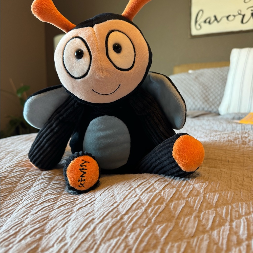 Scentsy Stuffed Firefly with Vanilla Cupcake Scent pack